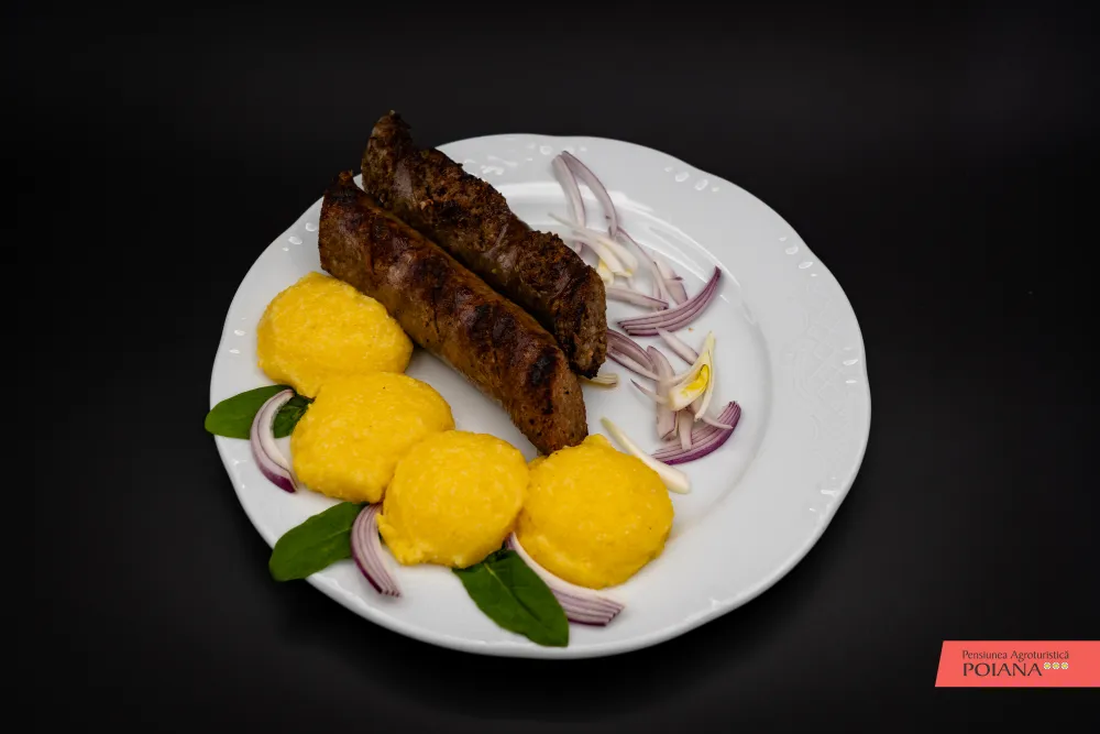 Cârnăcior de casă cu mămăliguță